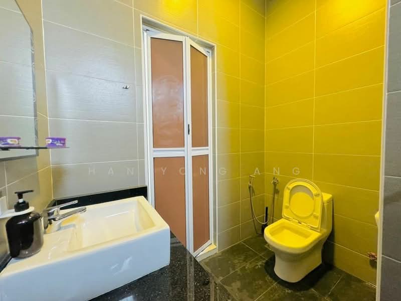 Servis Apartment untuk Dijual di THE SENAI GARDEN (PANGSAPURI IMPIAN SENAI) - Han Yong Ang - Bathroom - PropertyGuru.com.my