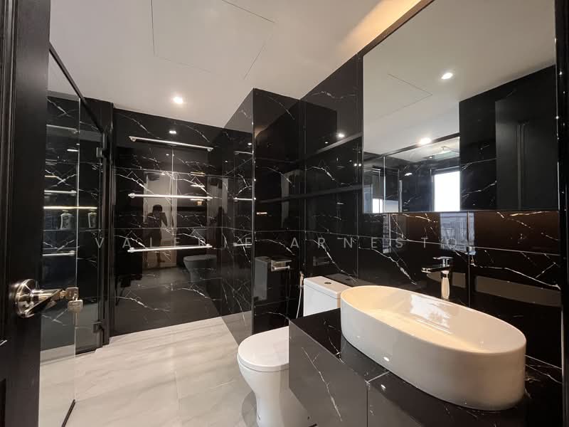 Kondominium untuk Dijual di Kiaramas Sutera - Valerie Arnesto - Master Bathroom - PropertyGuru.com.my