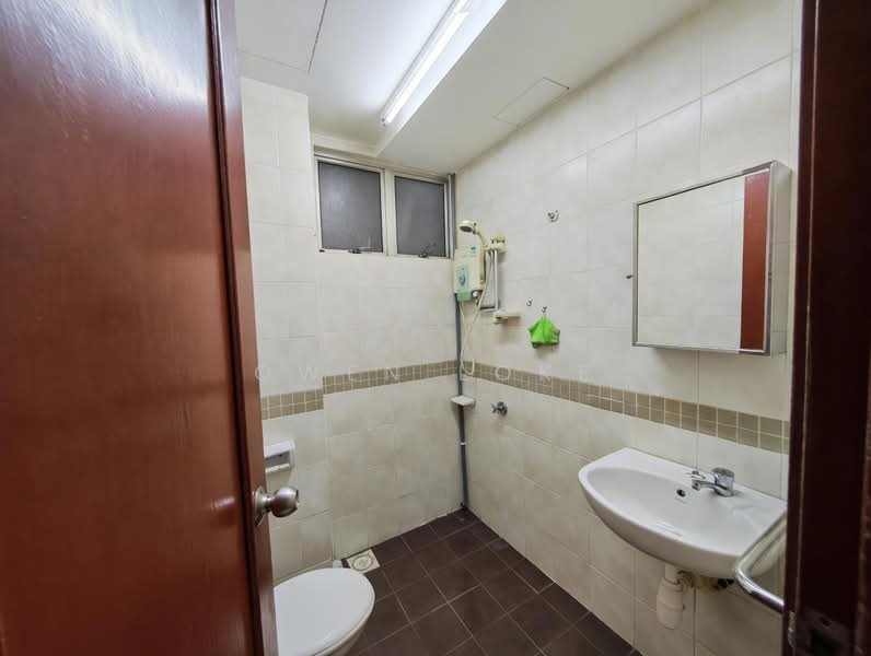 Servis Apartment untuk Disewa di E-Tiara - Owen Loke - Bathroom - PropertyGuru.com.my