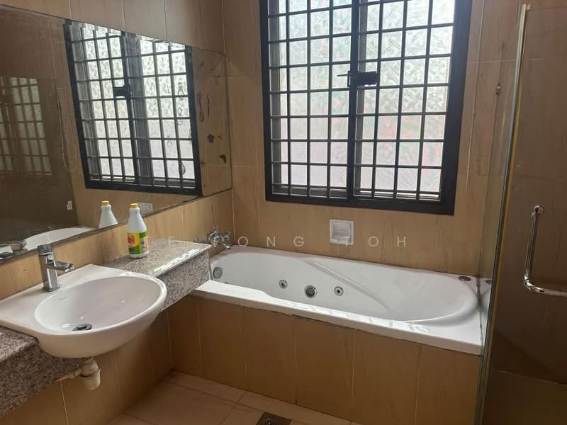 Rumah Banglo untuk Dijual di Taman Mount Austin (Tebrau) - Ee Fong Toh - Bathroom - PropertyGuru.com.my