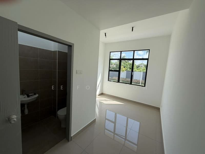 Rumah Teres 2 Tingkat untuk Dijual di Taman Molek (Johor Bahru) - Ee Fong Toh - Bathroom - PropertyGuru.com.my