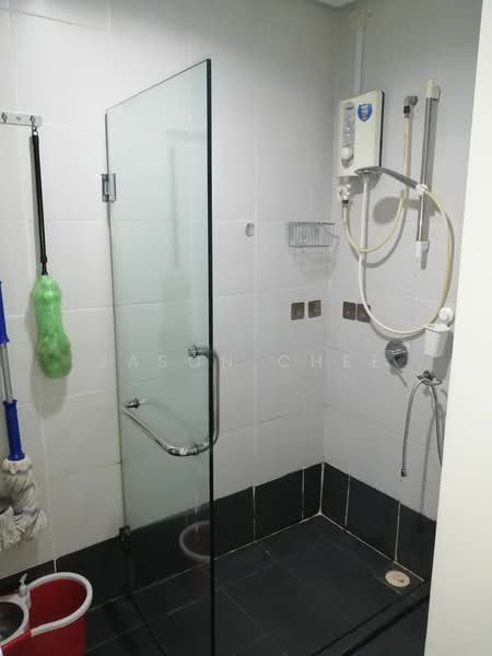 Servis Apartment untuk Disewa di Centrestage Designer Suite - Jason Chee - Bathroom - PropertyGuru.com.my