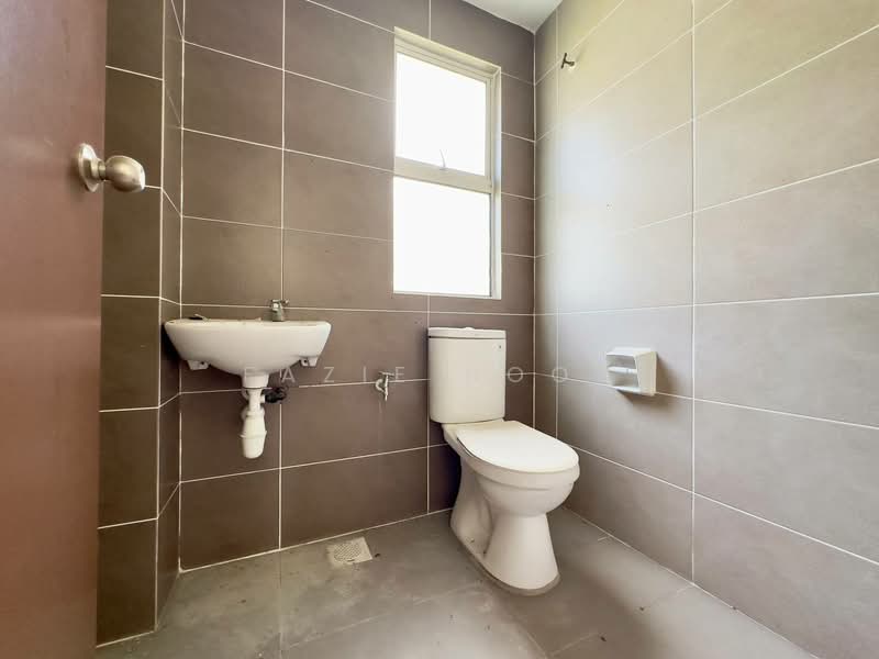 Semi-Detached House for Sale in Taman Desiran Bayu (Puchong) - Fazie Noor - Bathroom - PropertyGuru.com.my