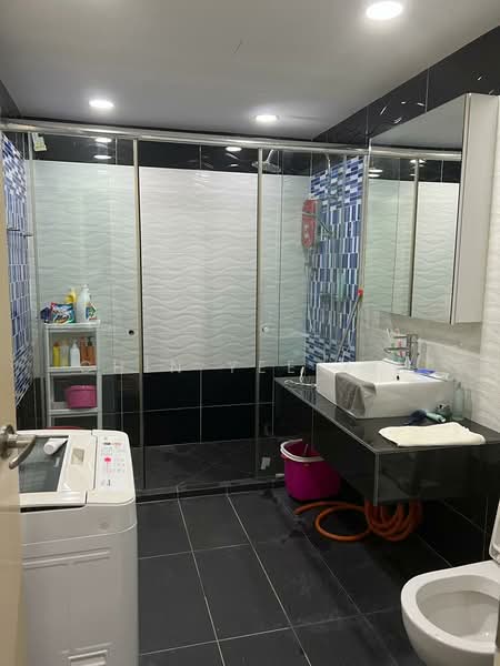 Service Residence for Sale at Regalia Residence - Chin Yee Xin - Bathroom - PropertyGuru.com.my