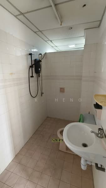 Kondominium untuk Dijual di Dynasty Condo (Dinasti Klang) - M.K. Heng - Bathroom - PropertyGuru.com.my