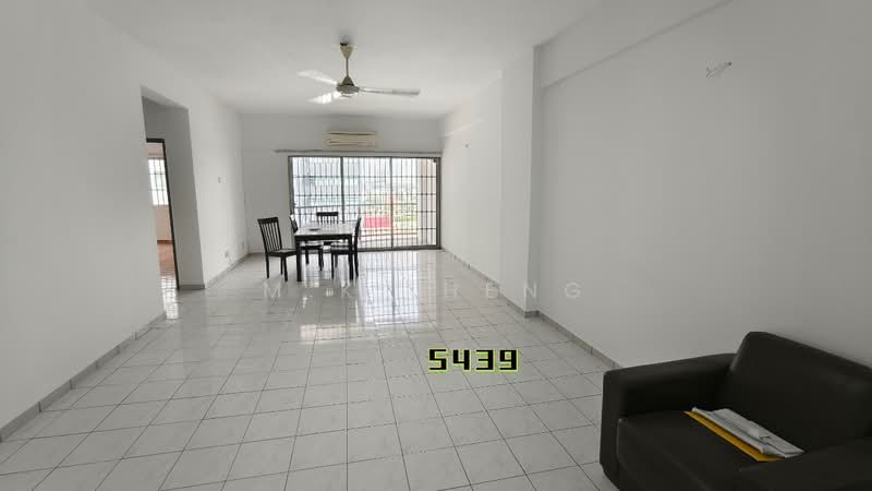 Kondominium untuk Dijual di Dynasty Condo (Dinasti Klang) - M.K. Heng - Living Room - PropertyGuru.com.my