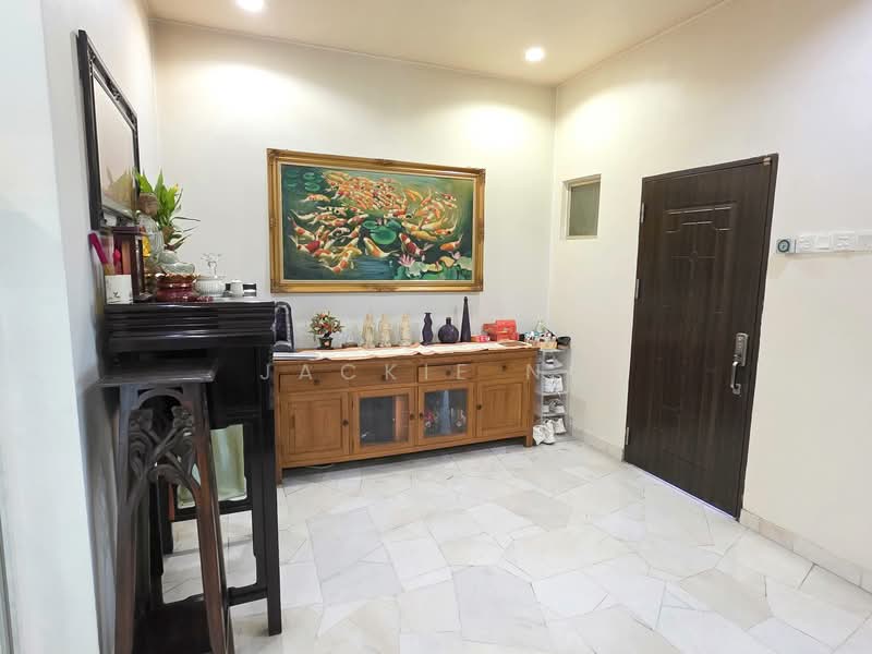 Rumah Teres 2-Tingkat untuk Dijual di Ara Damansara (Selangor) - Jackie Ng - Entrance Hall - PropertyGuru.com.my