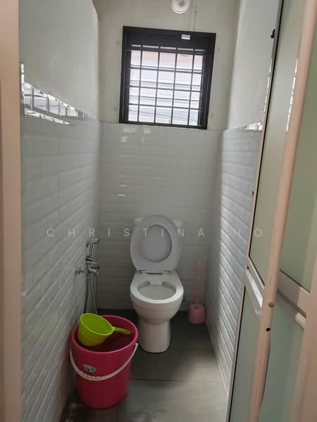 Kedai / Pejabat untuk Dijual di Taman Petaling Utama (Petaling Jaya) - Christina Ho - Bathroom - PropertyGuru.com.my