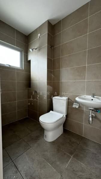 2-storey Terraced House for Rent in Bandar Rimbayu (Telok Panglima Garang) - Farah Izzati - Bathroom - PropertyGuru.com.my