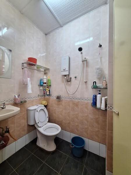 2-storey Terraced House for Sale in Jalan Klang Lama (Old Klang Road) (Kuala Lumpur) - Ping Chin - Bathroom - PropertyGuru.com.my