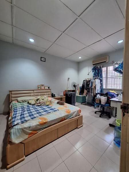 2-storey Terraced House for Sale in Jalan Klang Lama (Old Klang Road) (Kuala Lumpur) - Ping Chin - Bedroom - PropertyGuru.com.my