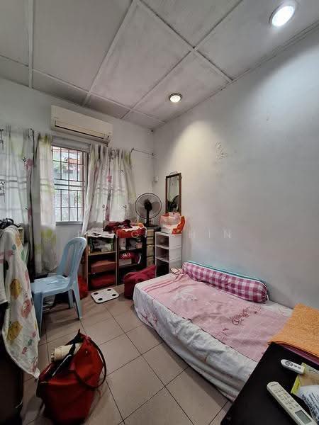 2-storey Terraced House for Sale in Jalan Klang Lama (Old Klang Road) (Kuala Lumpur) - Ping Chin - Bedroom - PropertyGuru.com.my