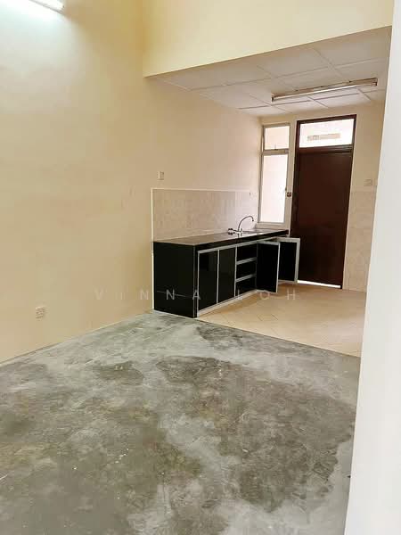 Rumah Teres 1 Tingkat untuk Dijual di Taman Setia Indah (Tebrau) - Vinna Loh - Kitchen - PropertyGuru.com.my