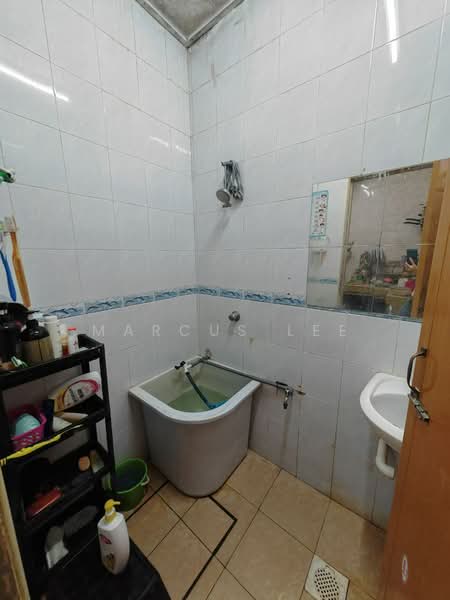 1-storey Terraced House for Sale in Batu Caves (Kuala Lumpur) - Marcus Lee - Bathroom - PropertyGuru.com.my