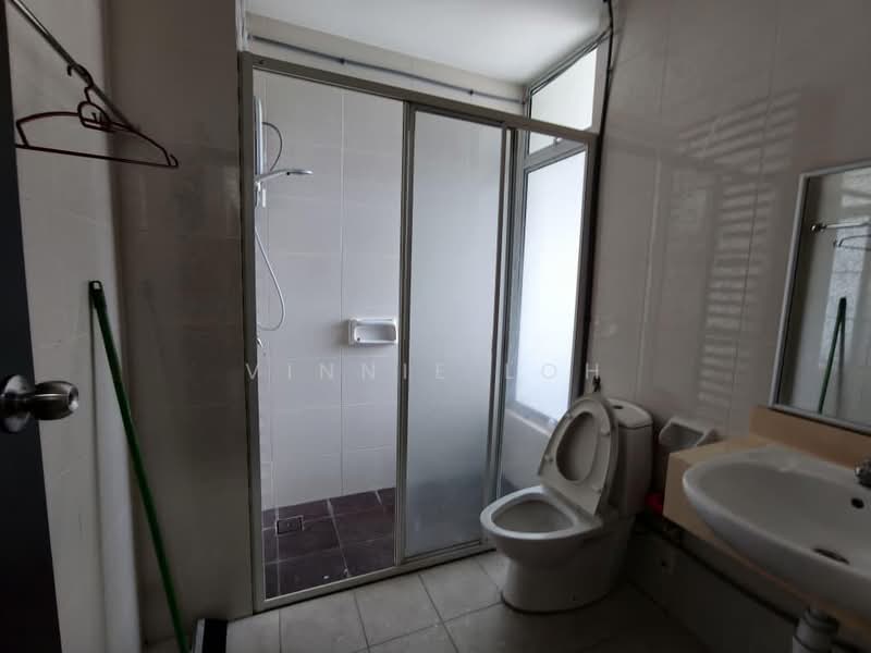 Kondominium untuk Disewa di The Brezza - Vinnie Loh - Bathroom - PropertyGuru.com.my