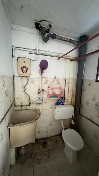 Flat for Sale at Bukit Gedong - CC Ooi - Bathroom - PropertyGuru.com.my