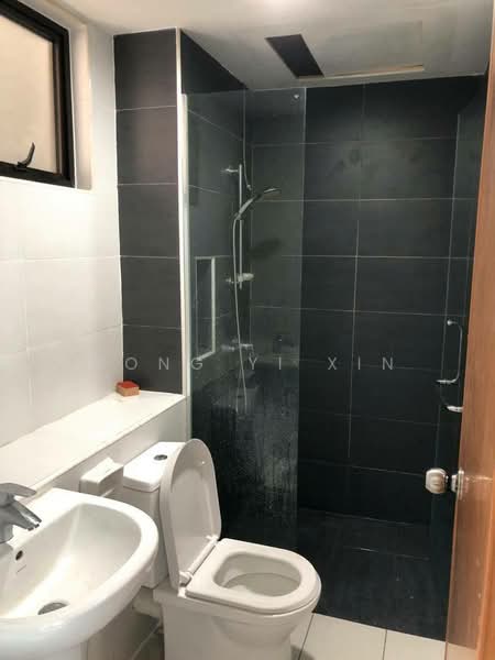 Servis Apartment untuk Dijual di Sky Gardens Residences - Wong Yi Xin - Bathroom - PropertyGuru.com.my