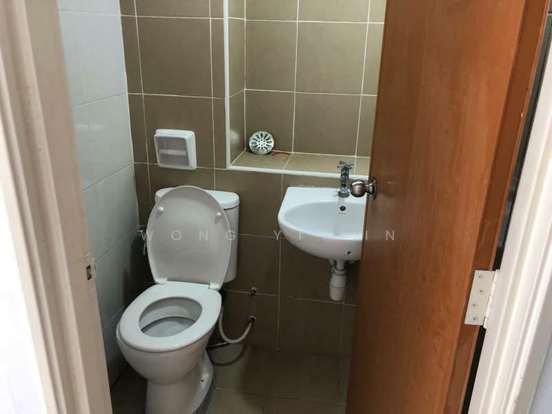 Servis Apartment untuk Dijual di Sky Gardens Residences - Wong Yi Xin - Bathroom - PropertyGuru.com.my