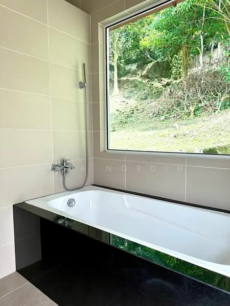 Rumah Banglo untuk Dijual di Sungai Penchala (Kuala Lumpur) - Sa'a Nordin - Bathroom - PropertyGuru.com.my