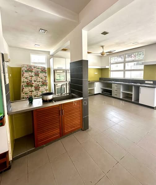 Rumah Banglo untuk Dijual di Sungai Penchala (Kuala Lumpur) - Sa'a Nordin - Kitchen - PropertyGuru.com.my