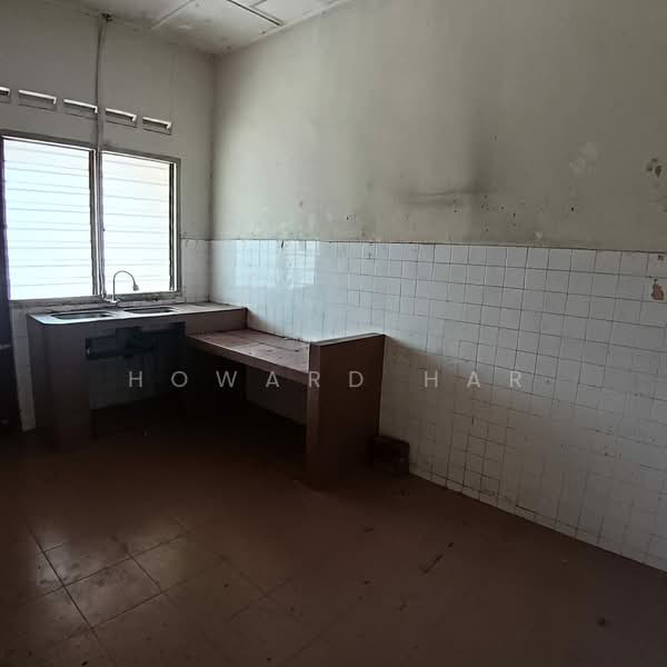 1-storey Terraced House for Sale in Taman Pelangi (Johor Bahru) - Howard Har - Kitchen - PropertyGuru.com.my