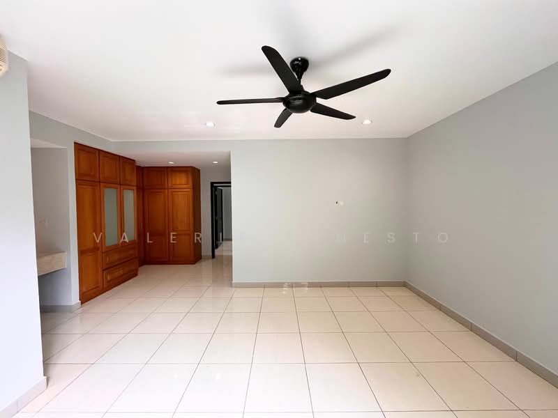 Kondominium untuk Dijual di Kiaramas Sutera - Valerie Arnesto - Master Bedroom - PropertyGuru.com.my