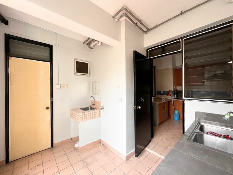 Kondominium untuk Dijual di Kiaramas Sutera - Valerie Arnesto - Wet Kitchen & Utility Area - PropertyGuru.com.my
