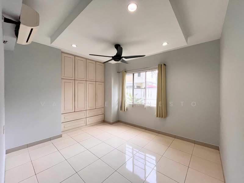 Kondominium untuk Dijual di Kiaramas Sutera - Valerie Arnesto - Bedroom 1 - PropertyGuru.com.my