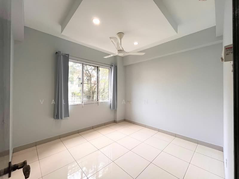 Kondominium untuk Dijual di Kiaramas Sutera - Valerie Arnesto - Bedroom 2 - PropertyGuru.com.my