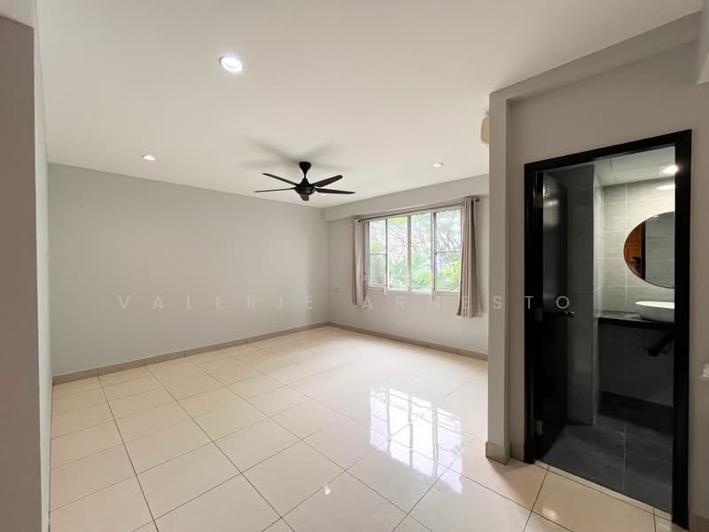 Kondominium untuk Dijual di Kiaramas Sutera - Valerie Arnesto - Master Bedroom - PropertyGuru.com.my