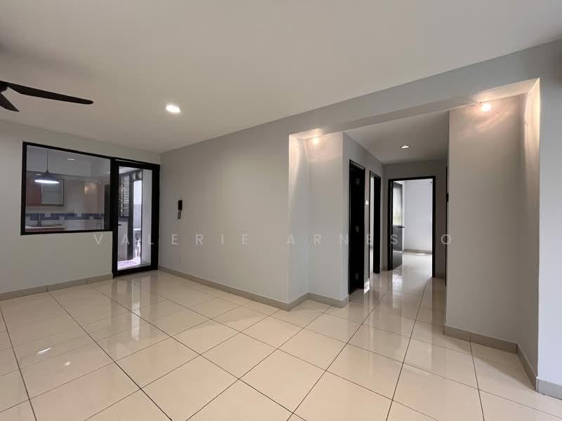 Kondominium untuk Dijual di Kiaramas Sutera - Valerie Arnesto - Living Room - PropertyGuru.com.my