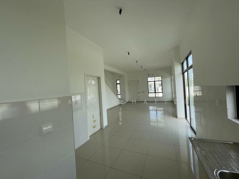 Rumah Teres 2 Tingkat untuk Dijual di Eco Grandeur (Puncak Alam) - Shahrul Hafizi - Living Room - PropertyGuru.com.my