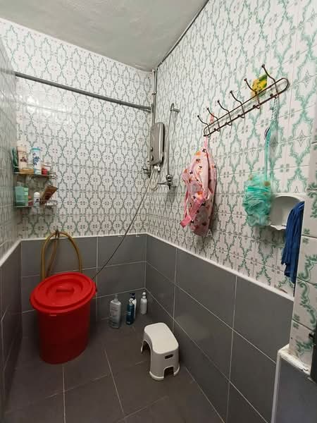1.5-storey Terraced House for Sale in Kepong Baru (Kepong) - Kelly Lai - Bathroom - PropertyGuru.com.my