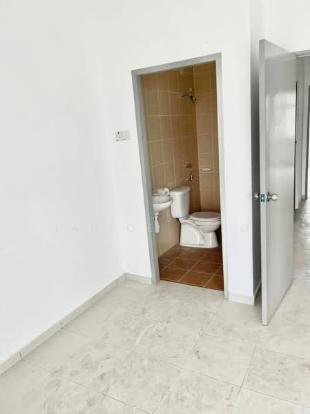 2-storey Terraced House for Sale in Taman Scientex Utama (Senai) - Janice Yong - Bathroom - PropertyGuru.com.my