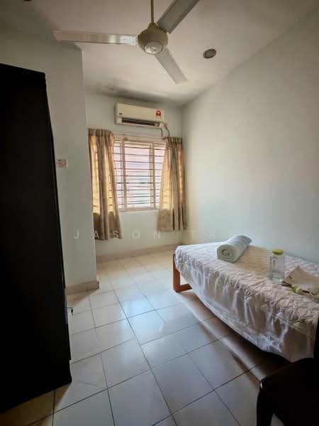 Rumah Teres 2 Tingkat untuk Disewa di TAMAN PUCHONG UTAMA (Puchong) - Jason Tan - Bedroom - PropertyGuru.com.my