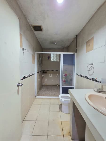 Rumah Teres 2 Tingkat untuk Dijual di U5,Taman Subang Murni (Shah Alam) - Mohammad Din Majid - Bathroom - PropertyGuru.com.my
