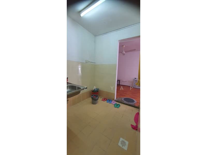 Pangsapuri untuk Dijual di Enggang Apartment - Liza Yap - Kitchen - PropertyGuru.com.my