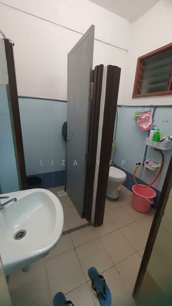 Pangsapuri untuk Dijual di Enggang Apartment - Liza Yap - Bathroom - PropertyGuru.com.my