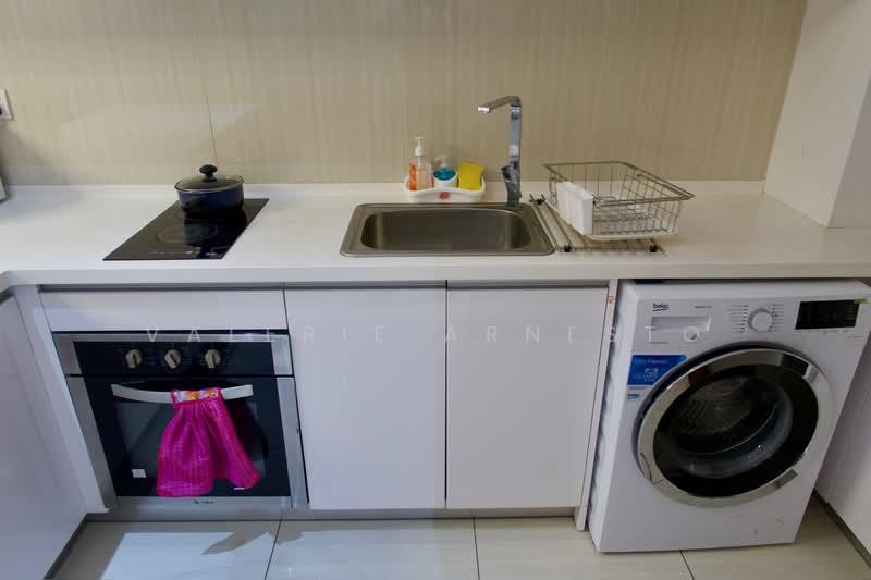 Service Residence for Sale at The Elements - Valerie Arnesto - Kitchen - PropertyGuru.com.my