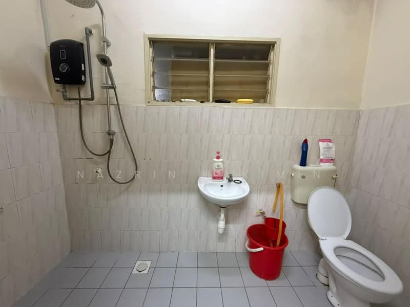 1-storey Terraced House for Sale in Saujana Puchong (Puchong) - Nazrin Hakimin - Bathroom - PropertyGuru.com.my