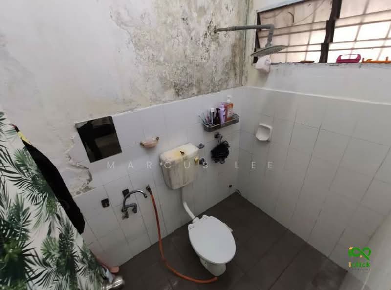 Rumah Berkembar untuk Dijual di Taman Selayang Mutiara (Selayang) - Marcus Lee - Bathroom - PropertyGuru.com.my