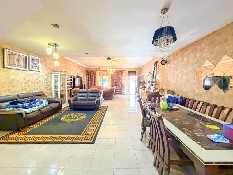 2-storey Terraced House for Sale in Bandar Nusaputra (Puchong) - Nazrin Hakimin - Living Room - PropertyGuru.com.my