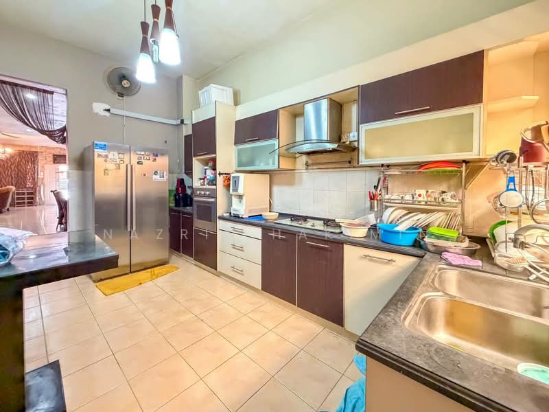 2-storey Terraced House for Sale in Bandar Nusaputra (Puchong) - Nazrin Hakimin - Kitchen - PropertyGuru.com.my