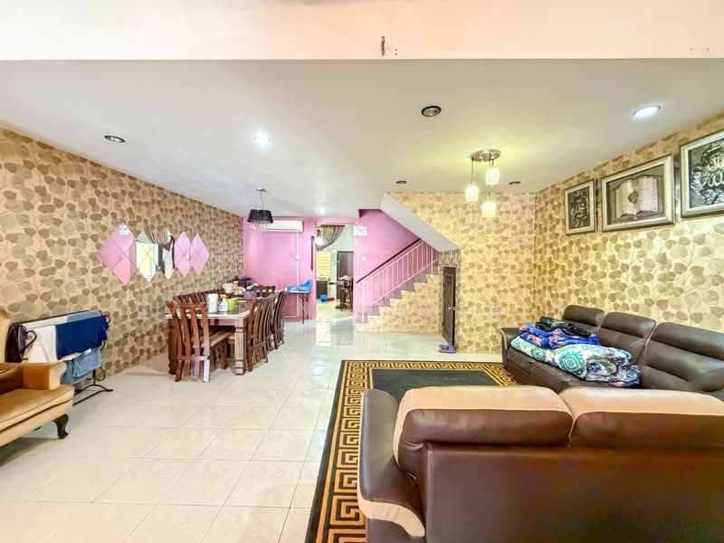 2-storey Terraced House for Sale in Bandar Nusaputra (Puchong) - Nazrin Hakimin - Living Room - PropertyGuru.com.my