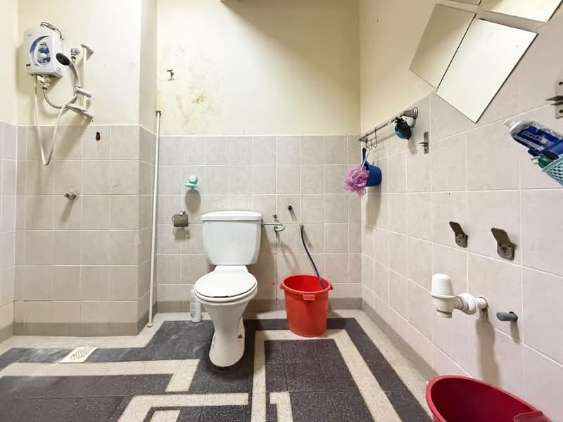 2-storey Terraced House for Sale in Bandar Nusaputra (Puchong) - Nazrin Hakimin - Bathroom - PropertyGuru.com.my