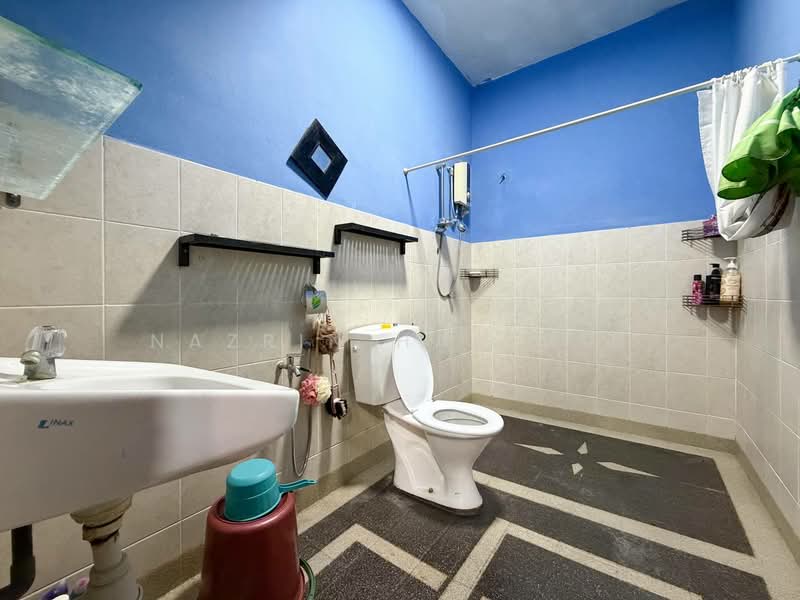 2-storey Terraced House for Sale in Bandar Nusaputra (Puchong) - Nazrin Hakimin - Bathroom - PropertyGuru.com.my