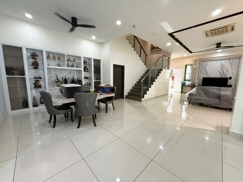 Rumah Berkembar untuk Dijual di Johor Bahru (Johor) - Lui Lui - Living Room - PropertyGuru.com.my