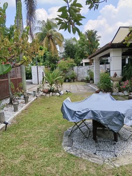 Bungalow for Sale in Petaling Jaya (Selangor) - Linga Kumar - Garden - PropertyGuru.com.my