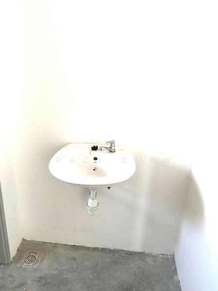 Semi-D Factory for Sale in Iskandar Puteri (Nusajaya) (Johor) - Grace Chew - Bathroom - PropertyGuru.com.my