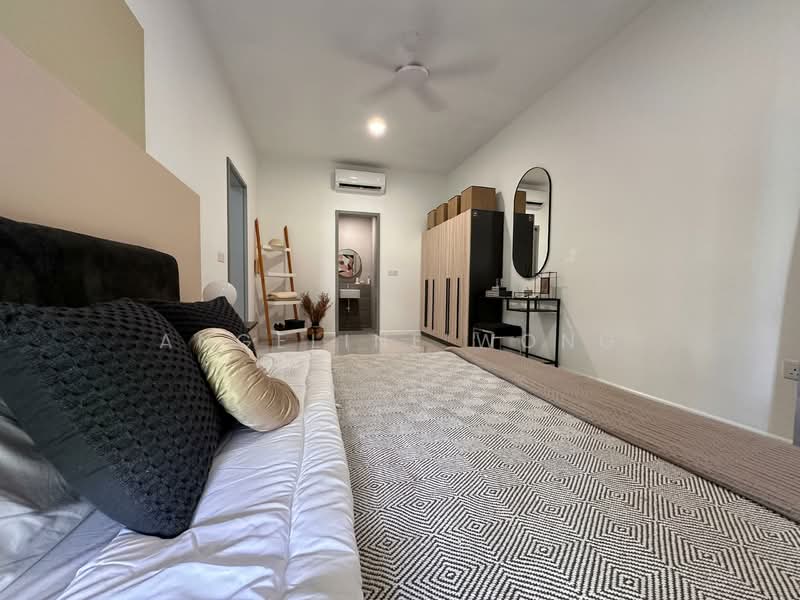 Kondominium untuk Dijual di Lakefront Residence - Angeline Wong - Bedroom - PropertyGuru.com.my